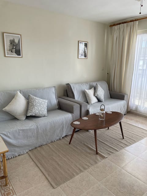 Sitting room & dining room 