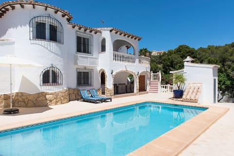 Poolside Villa Frontage