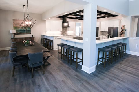 Kitchen / Dining Area