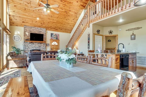 Dining Room | Dishware & Flatware Provided