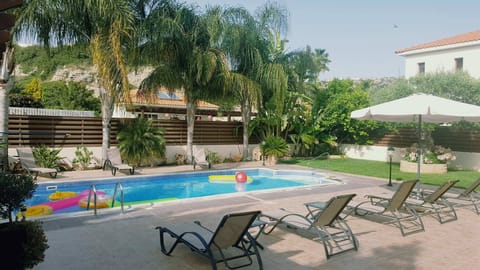 Large private pool area 