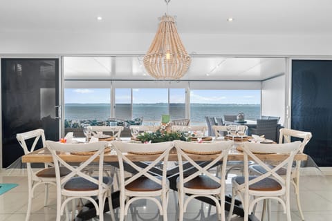 Dinning for 10 with 360 degree views!