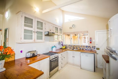 The fully equipped kitcheni