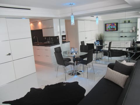 Cozy Condo In The Heart Of South Beach Apartment in South Beach Miami