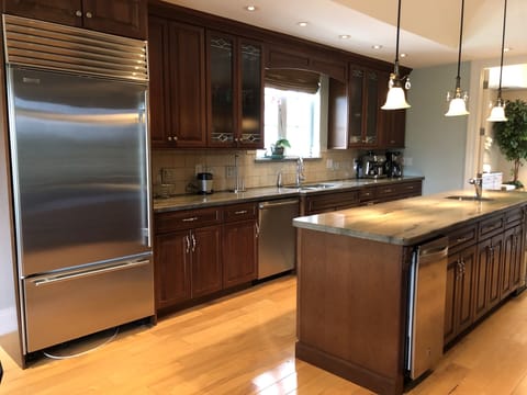 Refrigerator/freezer, dish washer, ice maker and wine cooler.