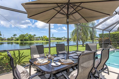 Stunning private lakefront view from patio 2 lighted dining areas 6-8