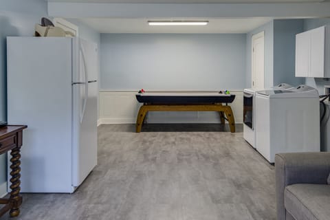 Bonus room with extra fridge & air hockey table