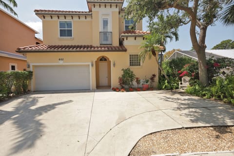 Ritzy Rabbit just minutes from the beach