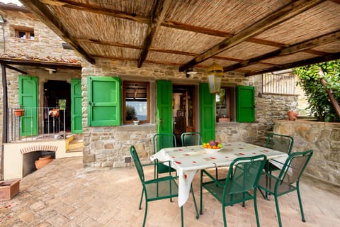 Breakfast under one of the pergolas.