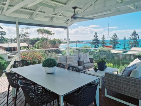 Outdoor deck dining and lounge area