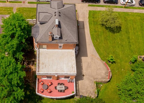 Large yard for outdoor fun!