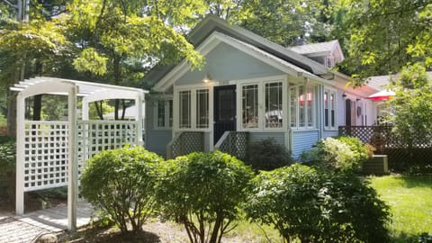 Quintessential Cottage - Memories Are Made Here