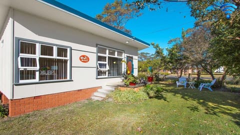 Bijs on the beach | Parking - off street, | Pets welcome | Private Entrance | Walking Distance to Beach