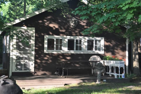 sleeps 5 , 1 bedroom queen bed, other bedroom 3 twins, kitchen, bathroom, living