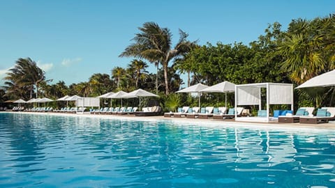 Private Grand Luxxe Pool