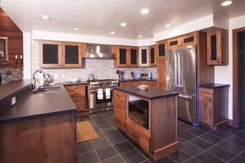 Spacious, well-equipped kitchen to prepare your favorite meals. Beautiful cabinets, top-line appliances and plenty of lighting and storage room.