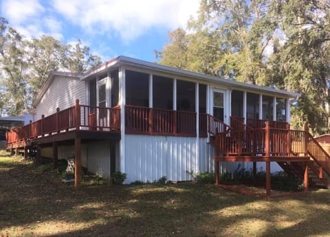 Lakeside Screen Porch & Deck