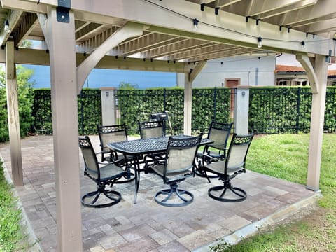 Dine out under the pergola 