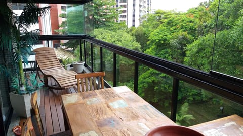 Varanda com vista para o bosque
