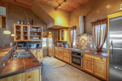 Miele cooktop, Viking fridge