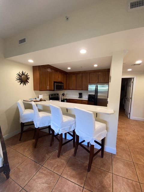 Seating at the breakfast bar