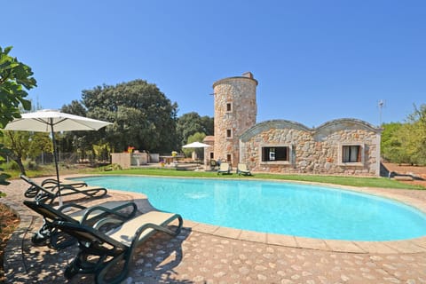 Charming Molinot 4 country house in Búger, Mallorca, with a beautiful garden and pool, perfect for enjoying the countryside's tranquility.
