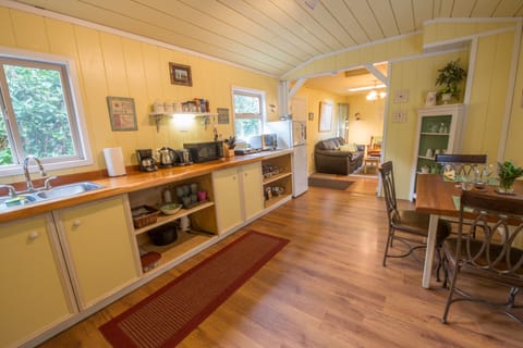 Kitchenette, Toaster, 2 Burner Hot Plate, Toaster Oven, Kettle, Coffee Maker, 
