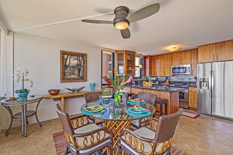 Extra counter eating space for 6. 