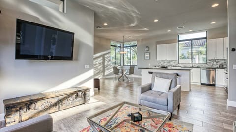 Bright and open living space with stylish décor and a modern kitchen.