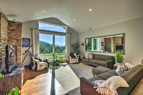 Large picture windows bring the pastoral surroundings indoors.