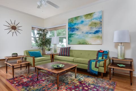 The entire unit is bright and fresh