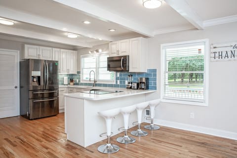 Gourmet kitchen, fully equipped with utensils & cookware