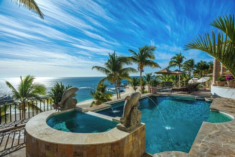 Villa Paraiso Cabo spa and pool