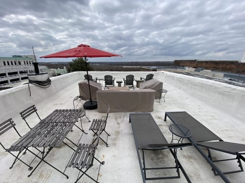 Rooftop terrace with stunning river views!