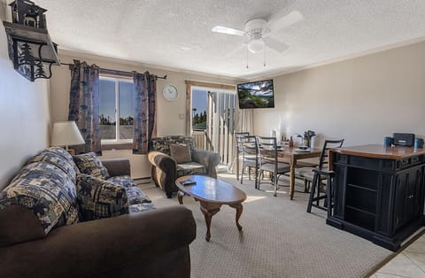 Welcome to Mountain Lodge 259, a cozy two-bedroom Village-adjacent property waiting to welcome you to Snowshoe!