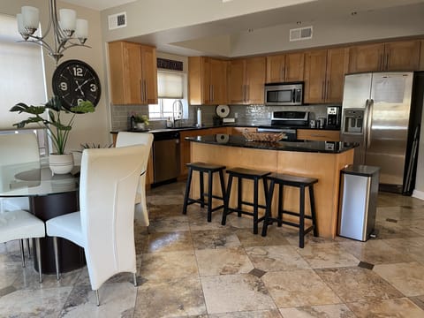 Large Kitchen with Island and walk in pantry