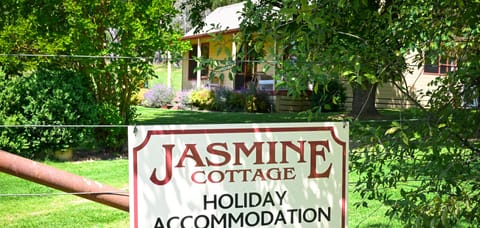 Jasmine Cottage accommodation for family get togethers and/or friend meet ups.