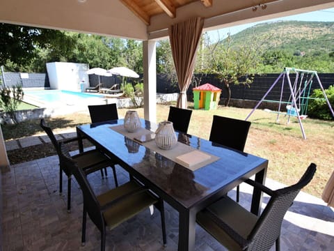 Table, Plant, Property, Furniture, Building, Chair, Shade, Tree, Interior Design, Wood