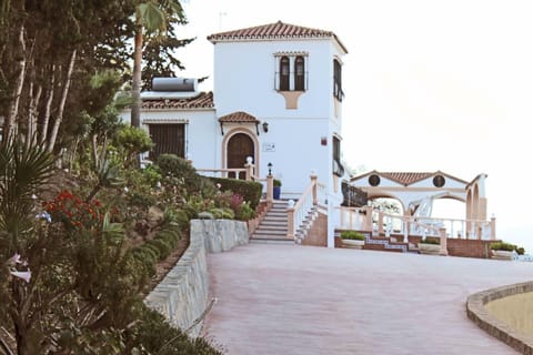 Entrance to Villa Duquesa