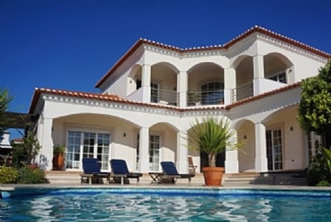 Villa Oliveira and pool