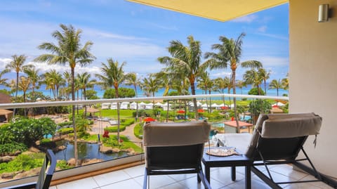 Step into this oceanfront paradise when you book Konea 301