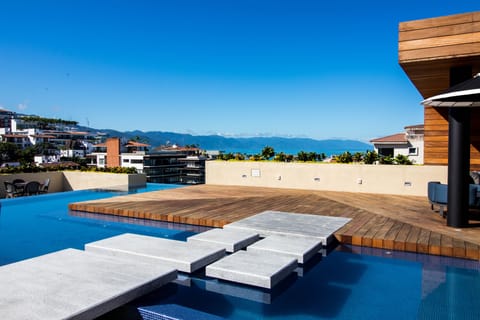 Pavilion 211, Rooftop pool. (MyPVRentals)