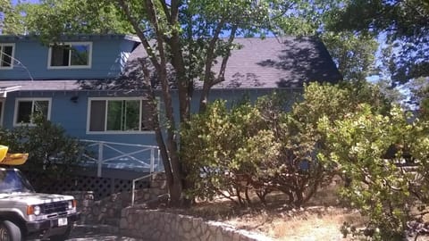 Lake Arrowhead's "Blue Sky Cabin" with Beautiful Lake View