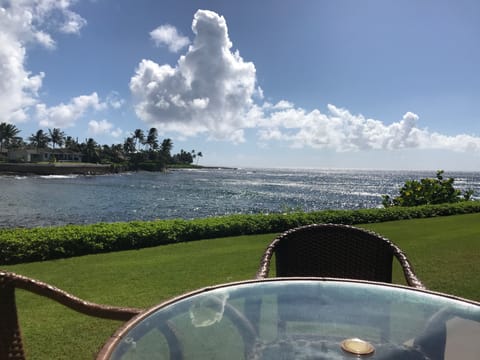 Enjoy all of your meals on the large lanai facing the ocean - simply fabulous!