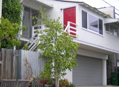 The Beach House
6 Doors To The Beach