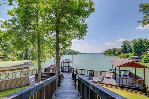Dandridge Vacation Rental | 7BR | 4.5BA | 4,139  Sq Ft | Stairs Required
