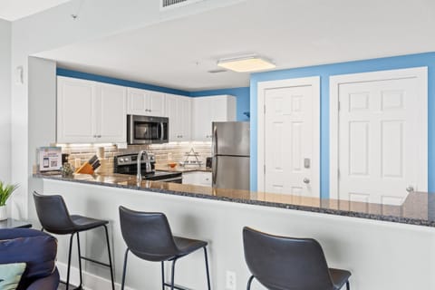 Kitchen with Breakfast Bar