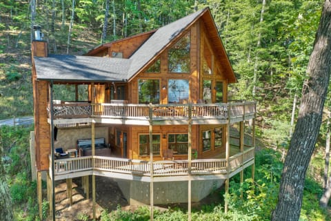 SKY HIGH LODGE FRONT RIGHT