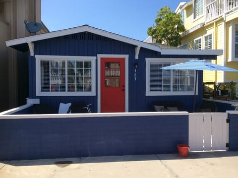 Beach Cottage Front
just 7 houses from Boardwalk, Sand & Surf!