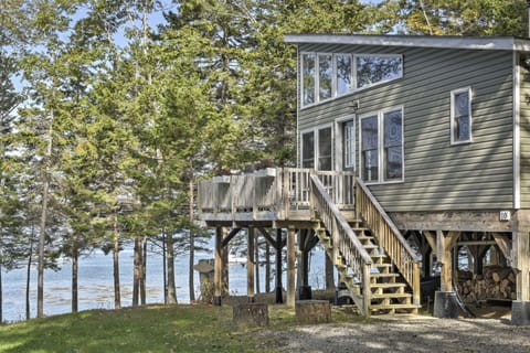 Cabin, exterior